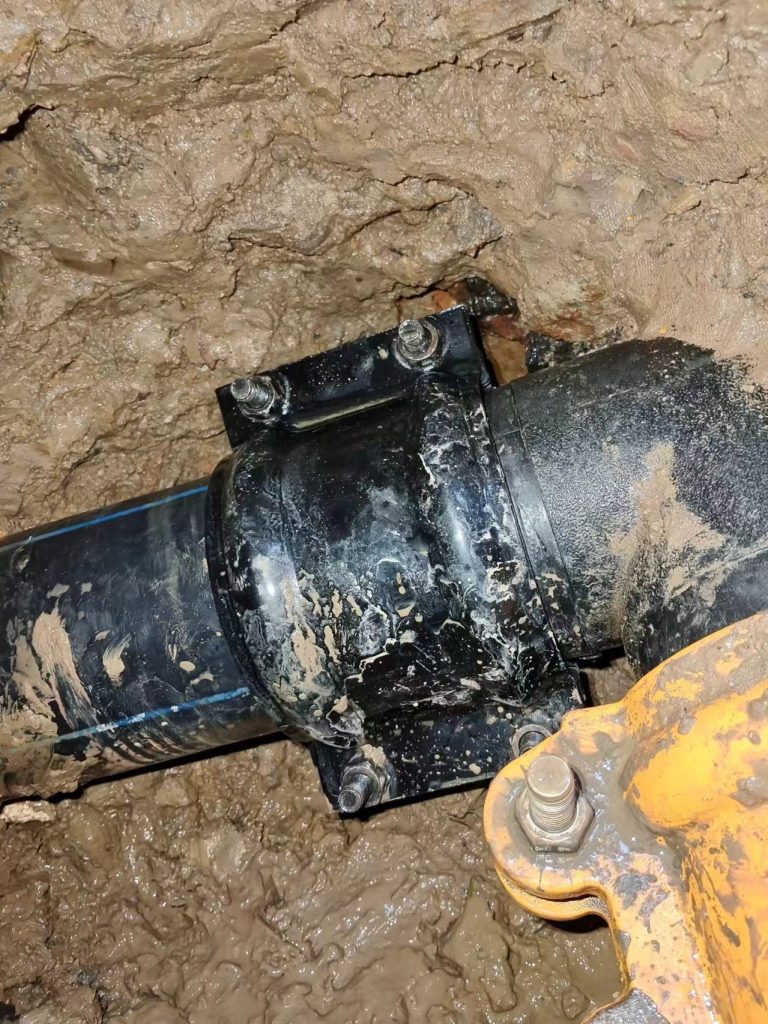 Theme-Park Water Main — Straight Pipe Clamp Stops a Live Leak