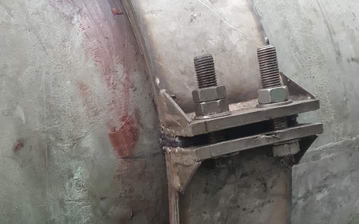 PE Butt Weld — Weld-Seam Clamp Seals a Weeping Joint